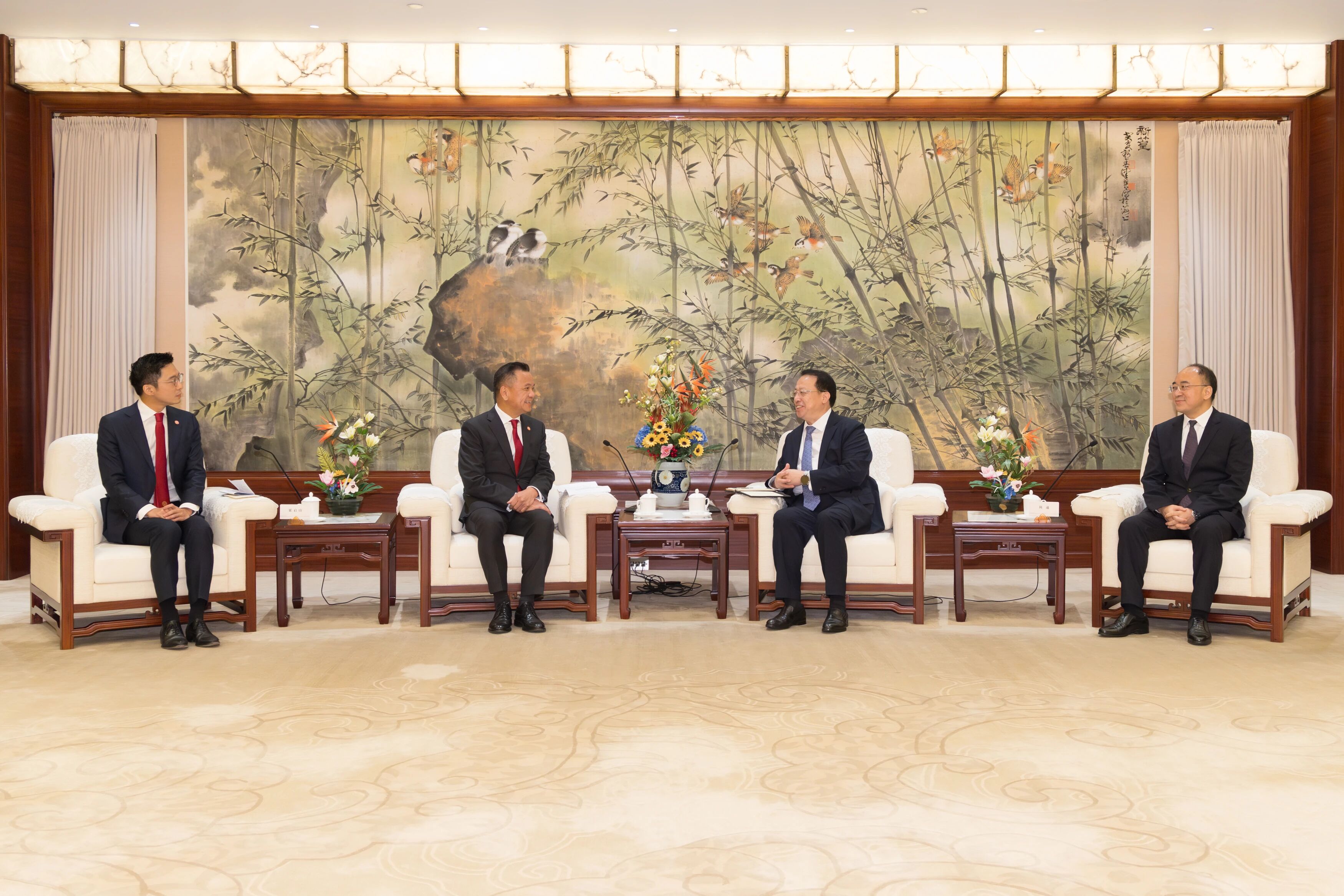 �Ϻ��г������������ʡ����ЭίԱ���������� л����������ϯ