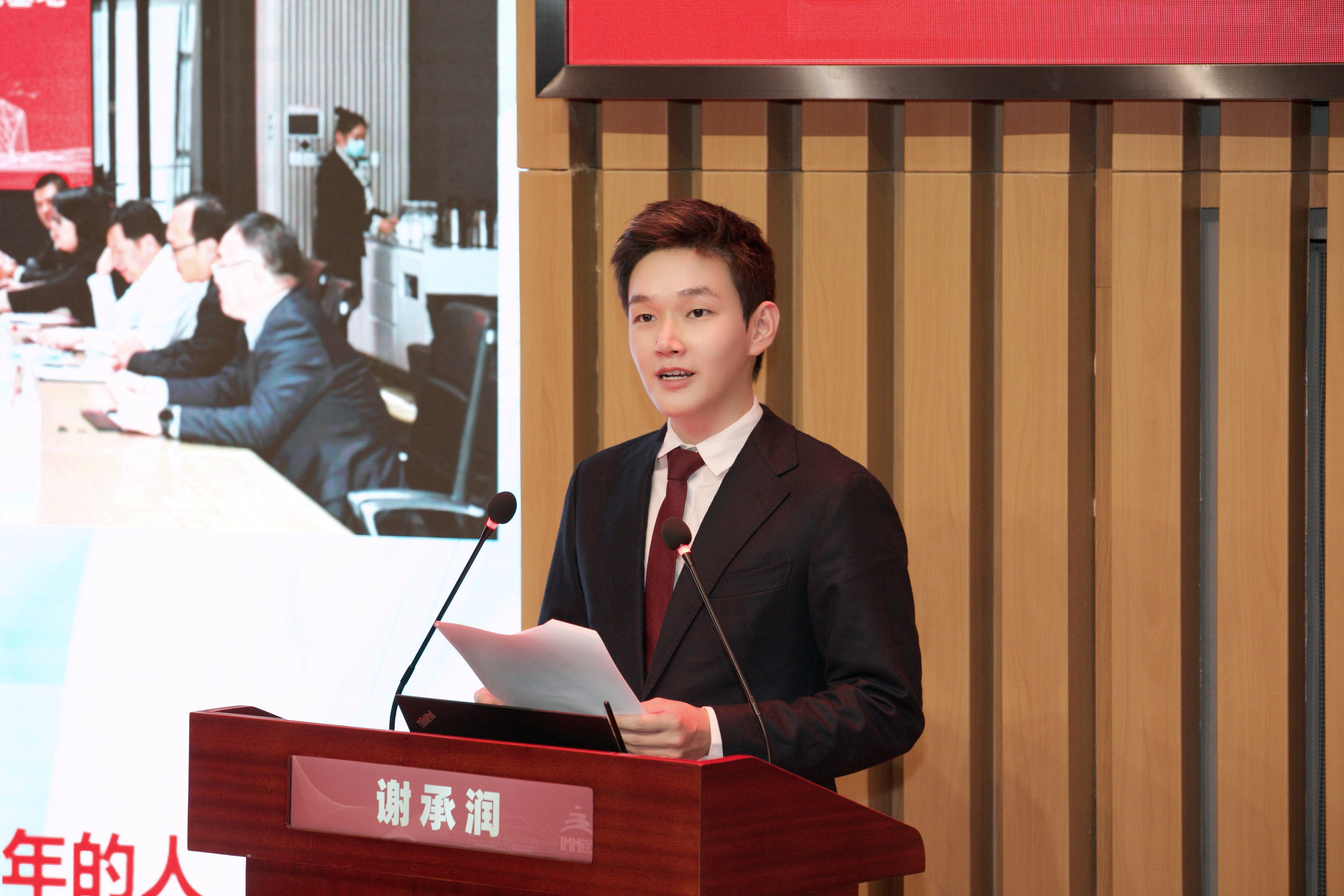 ��ϯ�ڶ����й�ҩѧ��ҵ������� л����ͷ��ҩ��Ӧ�����й�ҽҩ��ҵ�ġ����Ҿ�У��