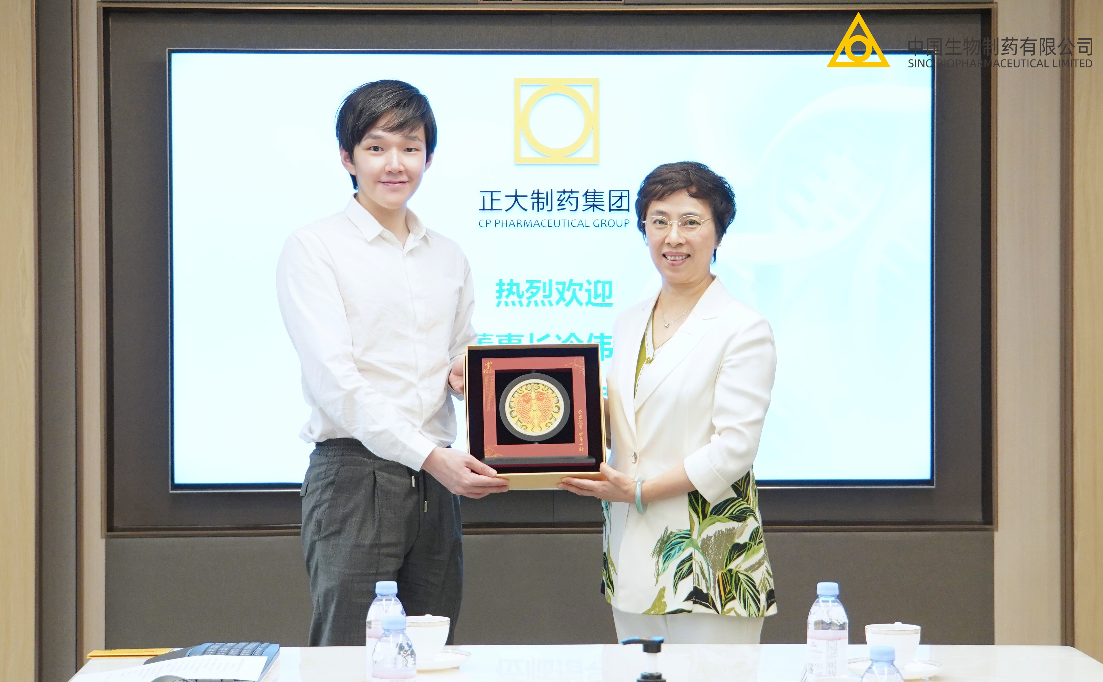 ��ʵ���Ŷ��³���ΰ�ൽ��������ҩ���Ź���Эͬ����